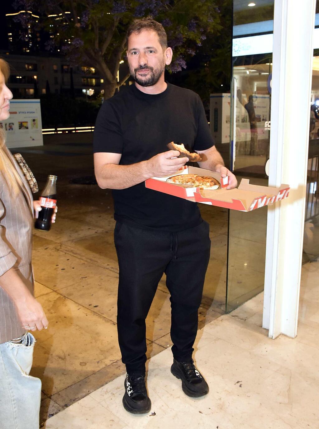 שמרת לנו חתיכה? איתי אטיאס פותח לנו את התיאבון (צילום: אמיר מאירי ) פרימיירה פרסיליה מלכת המדבר