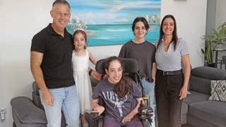 בטי קולבק אהרון ומשפחתה. 