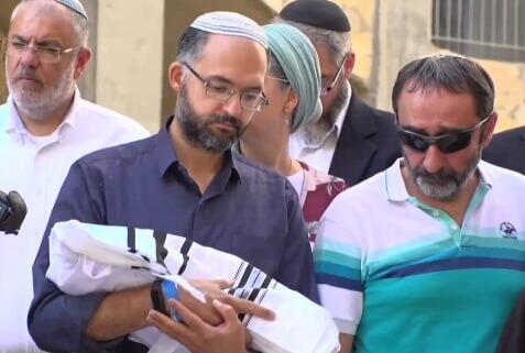 הלווייתו של התינוק רביד חיים ז"ל