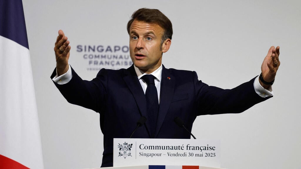 French President Emmanuel Macron (Photo: Ludovic MARIN / AFP, Ludovic MARIN / AFP) נשיא צרפת עמנואל מקרון בביקור בסינגפור