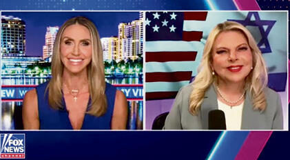 מפליאה בכתיבתה הנדירה yk14391172