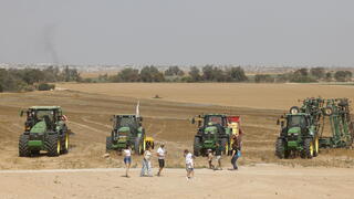 חגיגות חג השבועות בקיבוץ ניר עוז חגיגות חג השבועות בקיבוץ ניר עוז
