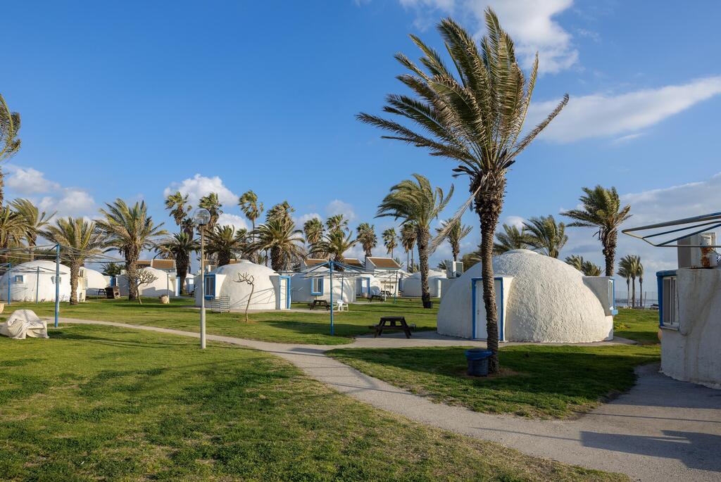 בונגלוס לנופש בחוף דור (צילום: Oleg Lopatkin, shutterstock) חוף דור, בונגלוס