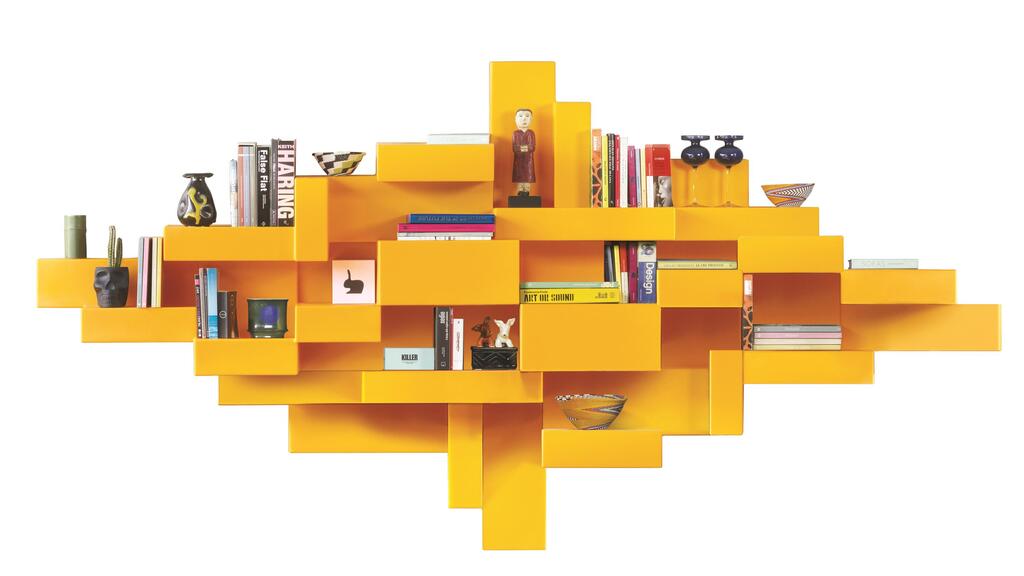 מדף Primitive Bookshelf, החל מ-1,772.92 שקל לדגם XS (צילום באדיבות RENBY) RENBY - qeeboo - מדף ספרים