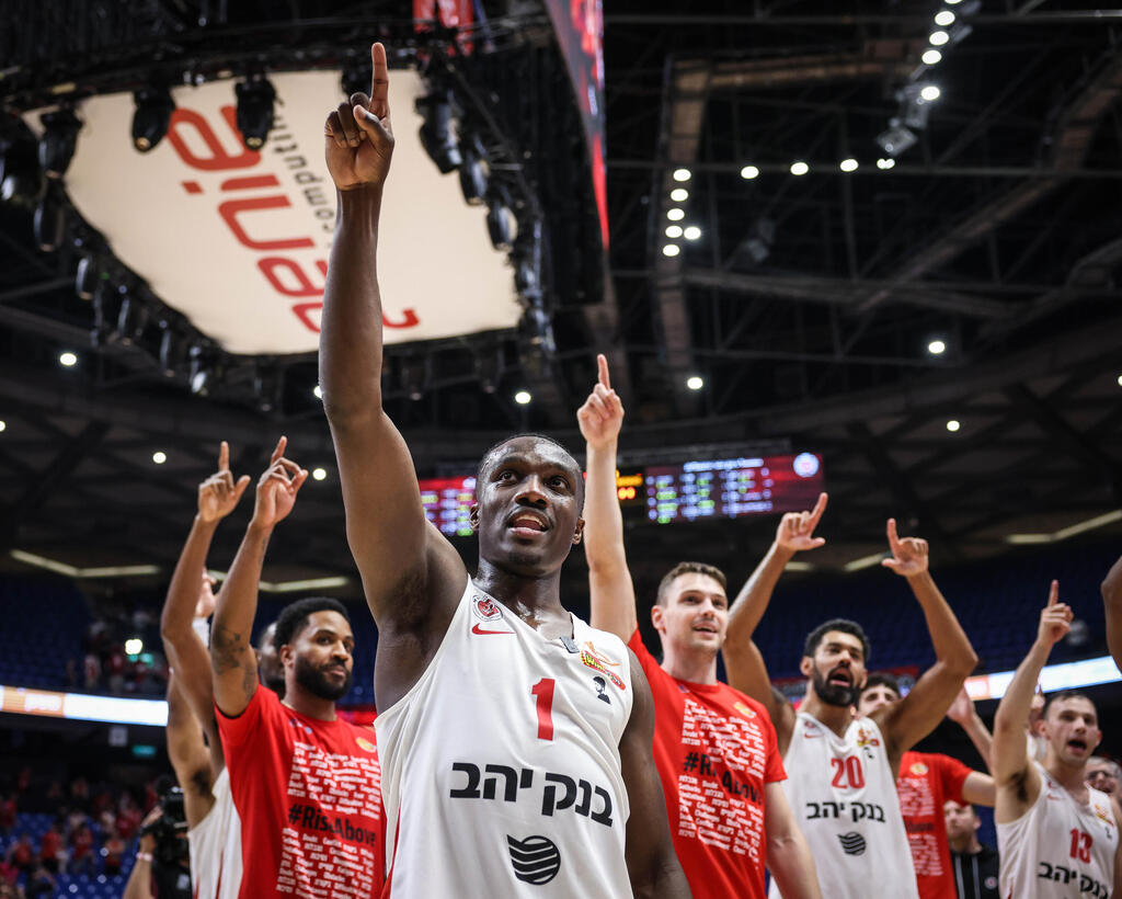 שחקני הפועל ירושלים (צילום: עוז מועלם) הארפר
