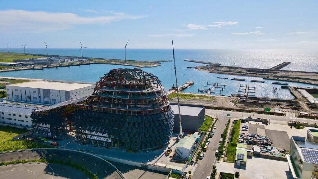 Sun Rock building in the midst of construction (Photo: Reiju Construction Co, Ltd) בניין sun rock במהלך הבנייה