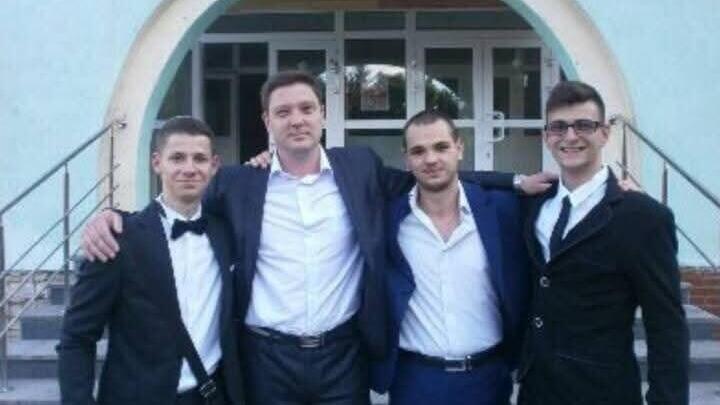 Andrey Kurovskiy (second from left) at the Or Avner school אנדריי קורובסקי (שני משמאל) בבית הספר היהודי