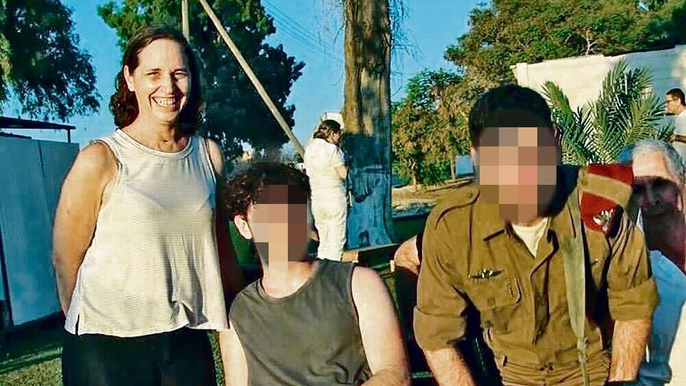 סיון הופמן עם ילדיה