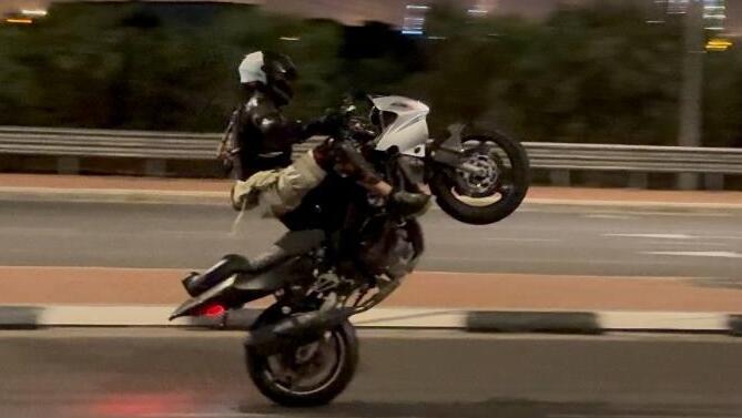 מרוצי מכוניות ואופנועים לא חוקיים באשדוד