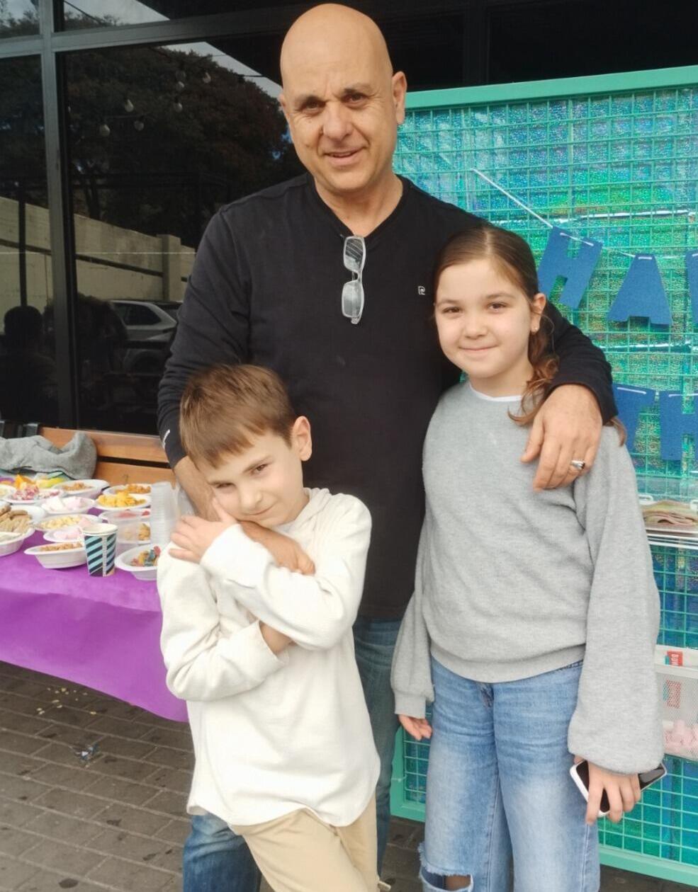 רפאל פלג וילדיו