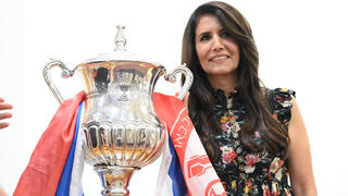 אלונה ברקת עם גביע המדינה אלונה ברקת עם גביע המדינה