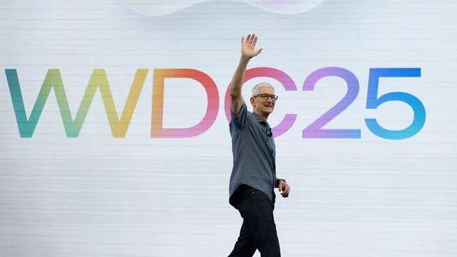 מנכ"ל אפל, טים קוק, באירוע המפתחים של החברה (Justin Sullivan/Getty Images) מנכ"ל אפל, טים קוק, באירוע המפתחים של החברה