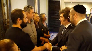 נשיא ארגנטינה נפגש עם שורדי שבי