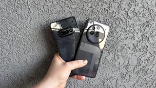 מימין: Nothing a3 Pro, ולידו Nothing 3a