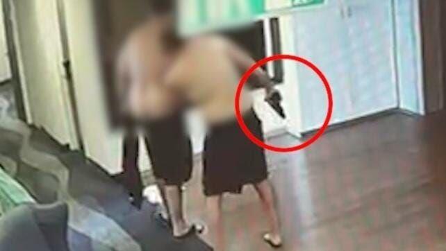 תיעוד של שני חשודים משחקים "משחקי מלחמה" עם נשק לא חוקי במלון בעיר טבריה