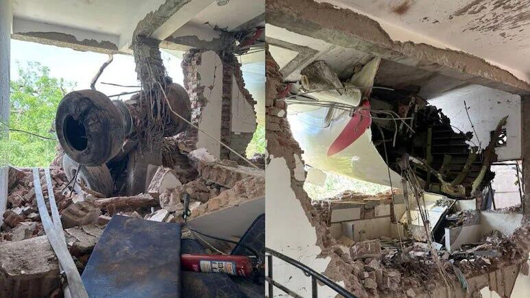 Parts of the plane remained embedded in a dormitory at a medical school in in Ahmedabad, India זירת התרסקות מטוס ב הודו אחמדאבאד על מעונות ב בית ספר לרפואה