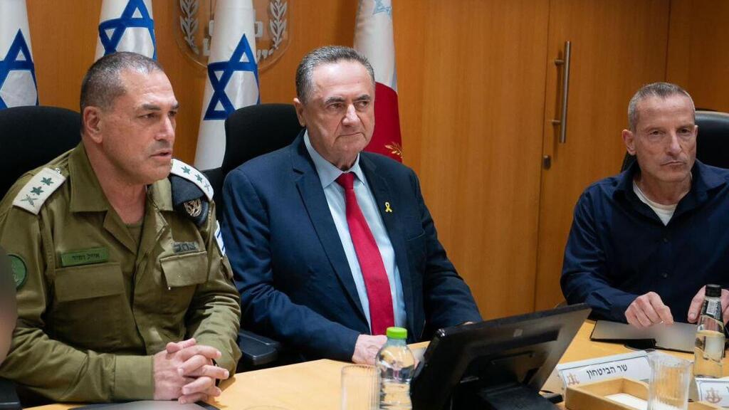 צילום: אריאל חרמוני, משרד הביטחון שר הביטחון והרמטכ"ל בישיבה שעות ספורות לפני פתיחת מבצע "עם כלביא" באיראן