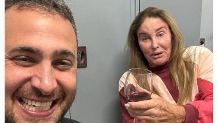 In the bomb shelter in Tel Aviv (Photo: Via Instagram) קייטלין ג'נר שותה יין עם רגב גור בזמן האזעקה