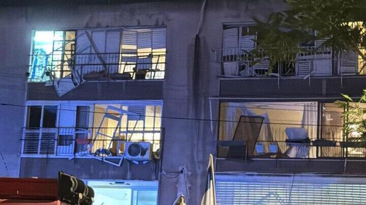צילום: עמית פזטל דירה שניזוקה כתוצאה מפגיעה ישירה ברמת גן