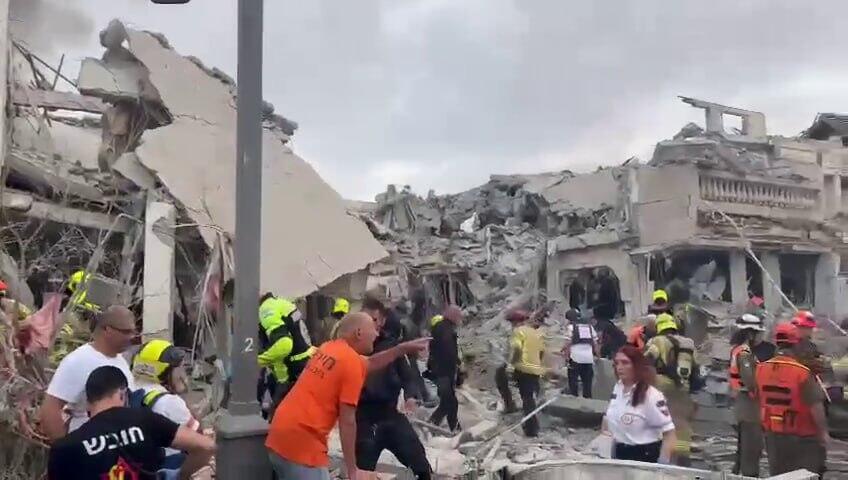 הפגיעה במרכז פגיעה ישירה במרכז
