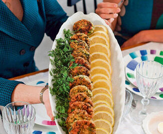 קציצות הדגים. אפשר להגיש חם או קר | צילום: דניאל לילה yk14408168