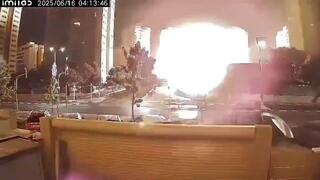 תיעוד רגעי הפגיעה הישירה בבניין בפתח תקווה