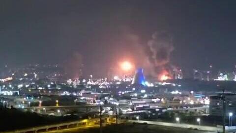 Footage of the Iranian missile hit פגיעה ישירה במפעל בז"ן