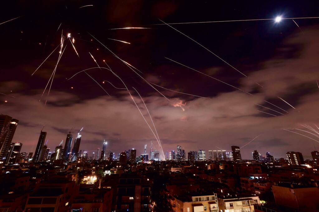 Photo: AFP יירוטי טילים בשמי תל אביב