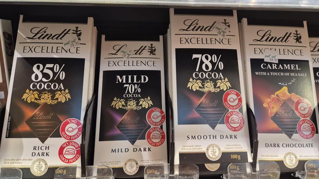 Lindt chocolates are popular in Israel (Photo: Meirav Crystal) לינדט. 28.90 שקל ל-100 גרם שוקולד בטיב טעם בסיטי