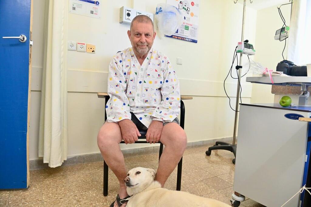 חנן זיגלבויים והכלבה שלווה. "הצילה את חיי" (צילום: קובי קואנקס) חנן זיגלבויים והכלבה שלווה