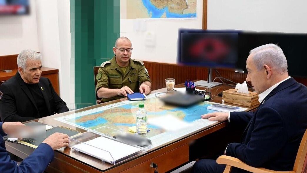 ראש הממשלה בנימין נתניהו נפגש היום עם ראש האופוזיציה יאיר לפיד לעדכון ביטחוני