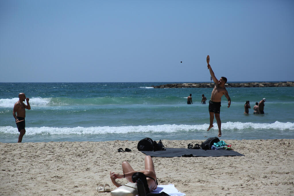 חוף הים בתל אביב (צילום: ריאן פרויס) חוזרים לשגרה בתל אביב