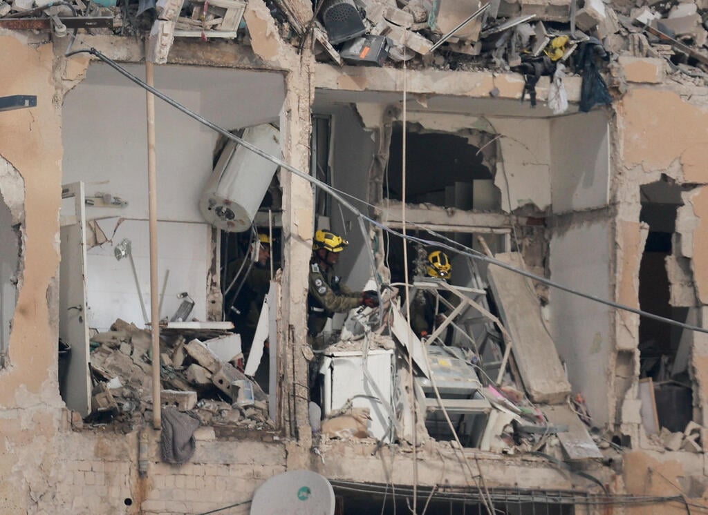 ההרס ברמת גן (צילום: REUTERS/Ammar Awad) זירת הנפילה ברמת גן