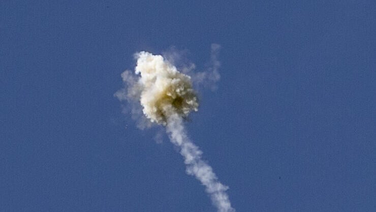 Aerial defenses intercept a missile launched from Iran over the metropolitan Haifa area (Photo: Gil Nechushtan) יירוטים בקריות