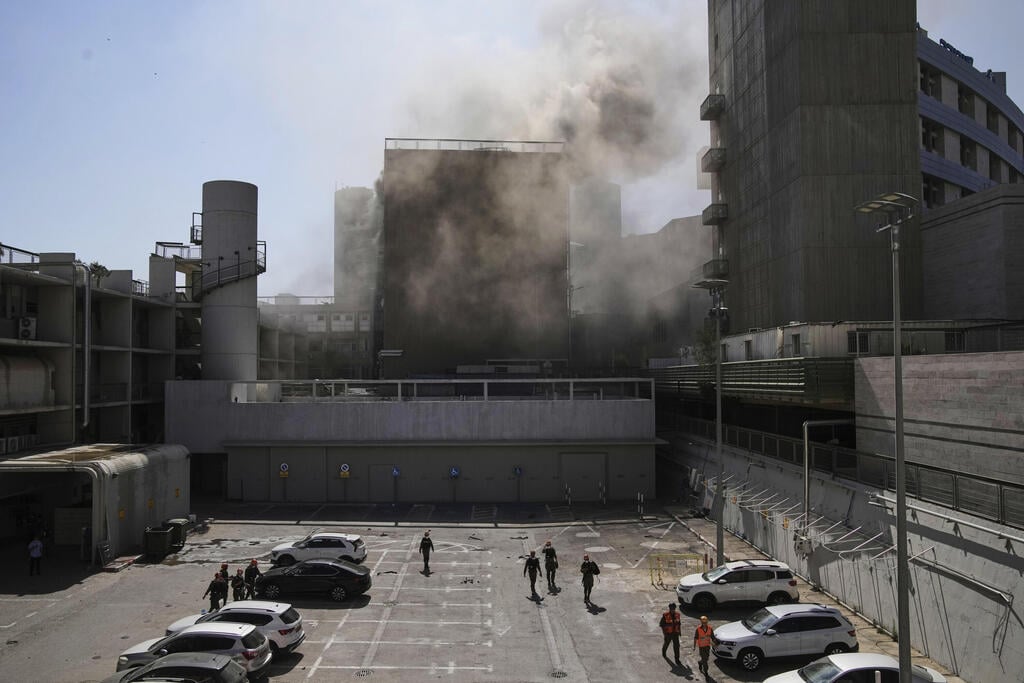 צילום: AP Photo/Leo Correa זירת הנפילה בבאר שבע