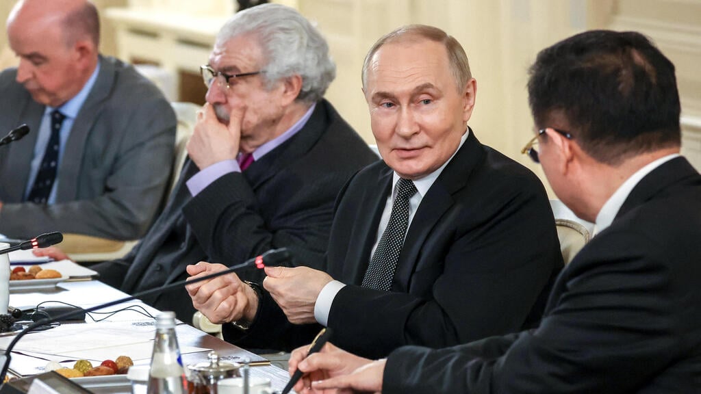 פוטין בסנט פטרסבורג (צילום: רויטרס/Sputnik/Vyacheslav Prokofyev/Pool via REUTERS) ולדמיר פוטין, נשיא רוסיה בסנט פטרסבורג