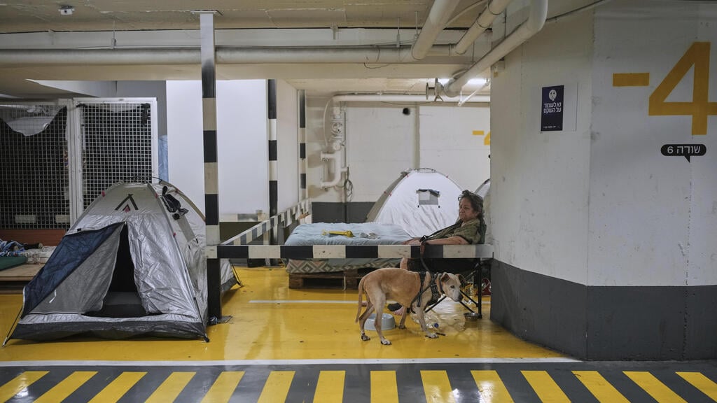 Civilians in bomb shelters during the war with Iran, June 2025 (Photo: AP/Ohad Zwigenberg) אזרחים במרחבים המוגנים בעקבות המטח מאיראן