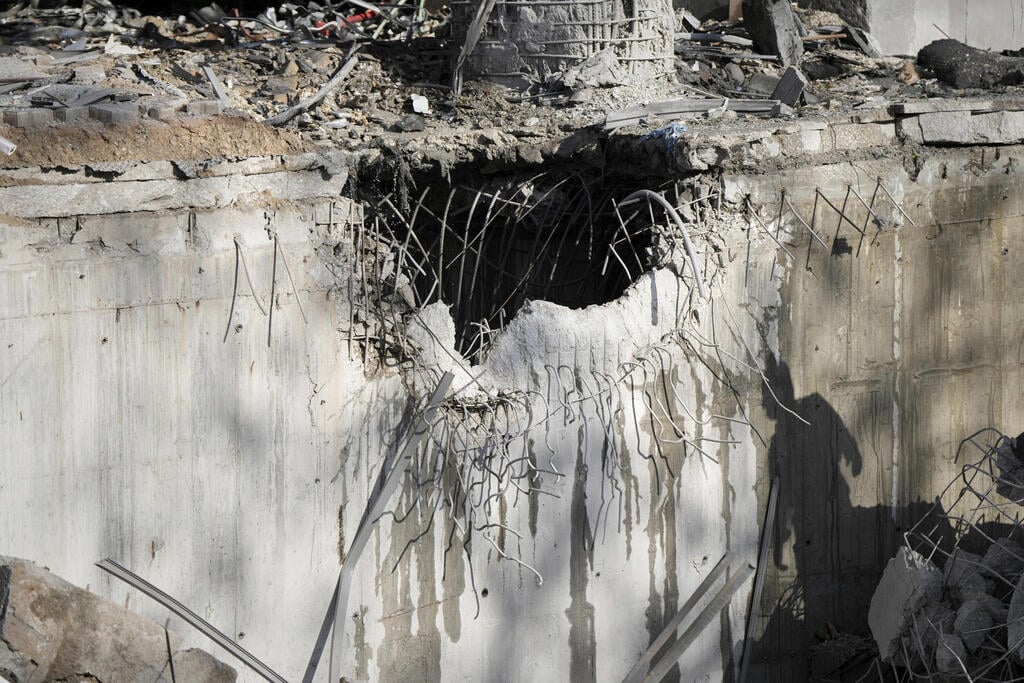 צילום: AP Photo/Oded Balilty זירת הנפילה ברמת גן