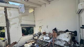 ביתו של השר לשעבר דני נווה בסביון, ספג פגיעה קשה בעקבות המטח מאיראן ביתו של השר לשעבר דני נוה בסביון, ספג פגיעה קשה בעקבות המטח מאיראן