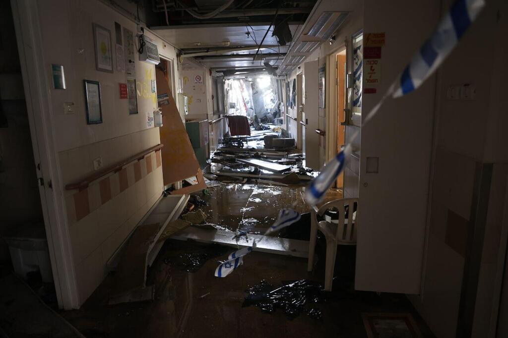 צילום: אלכס קולומויסקי בית חולים אסותא לאחר הפגיעה מהמטח האיראני