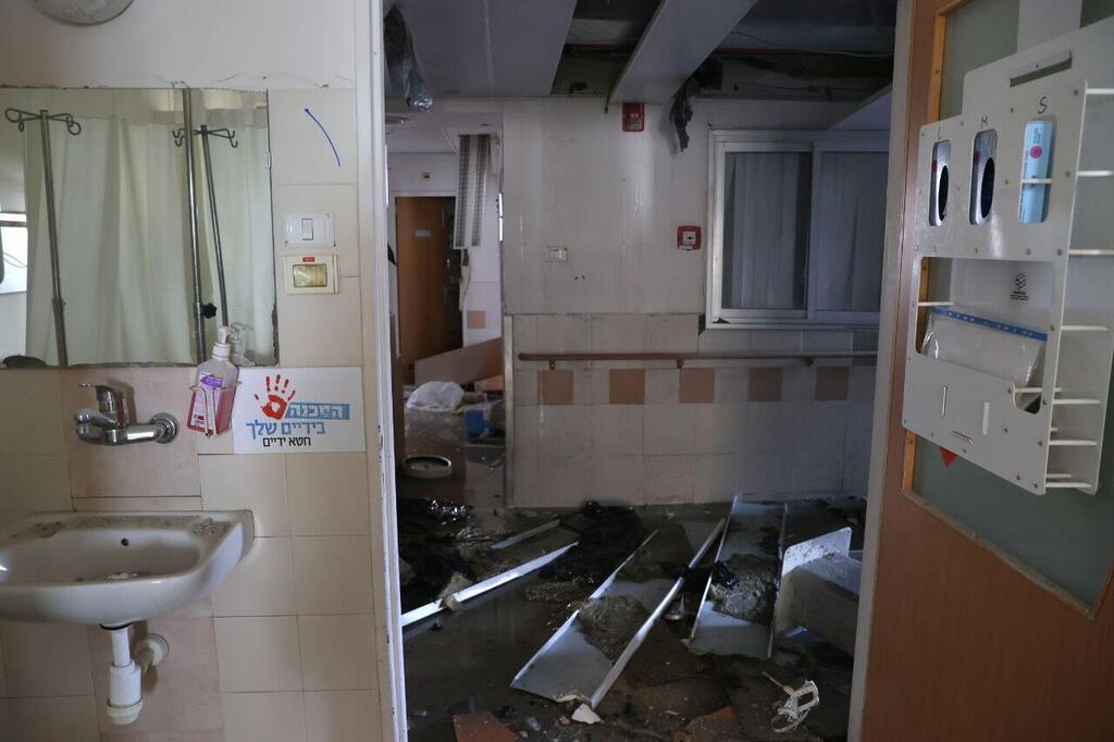 צילום: אלכס קולומויסקי בית חולים אסותא לאחר הפגיעה מהמטח האיראני