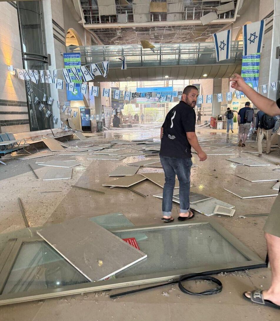 Damage inside Soroka Hospital נפילה בסורוקה בעקבות שיגור מאיראן