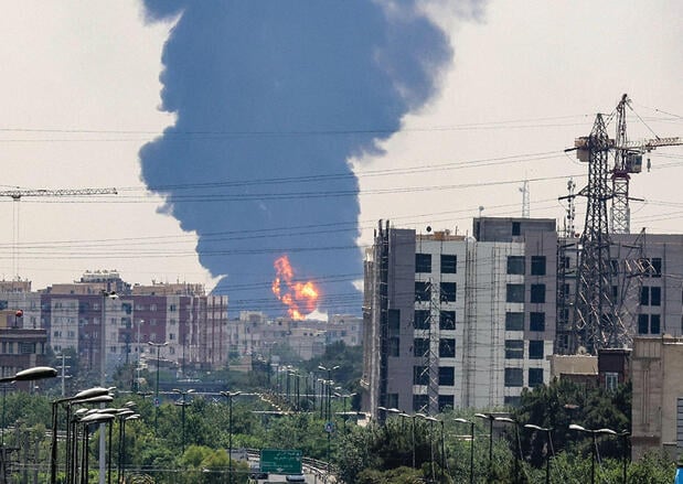 חיל האוויר תוקף בדרום טהרן ( צילום: AFP) yk14413677