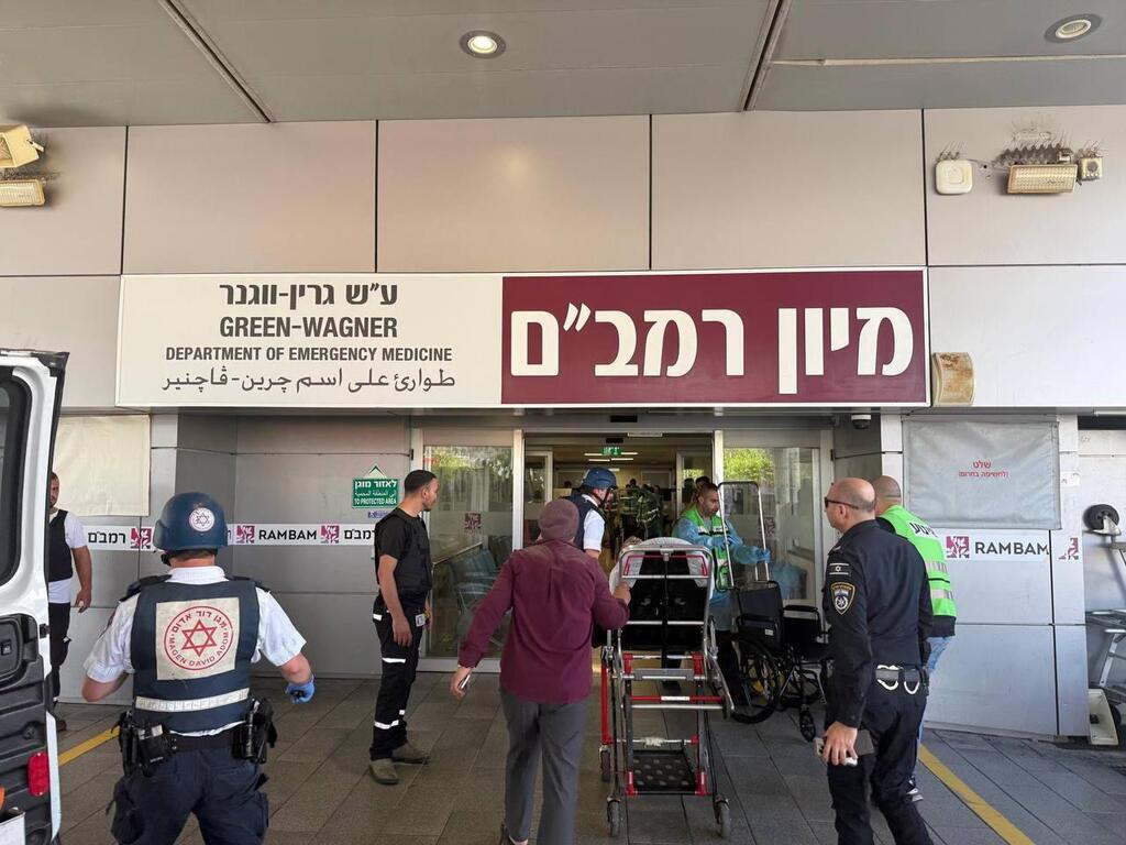 פינוי פצועים לבית החולים רמב"ם בחיפה (צילום: דוברות רמב"ם) פינוי פצועים לבית החולים רמב"ם בחיפה