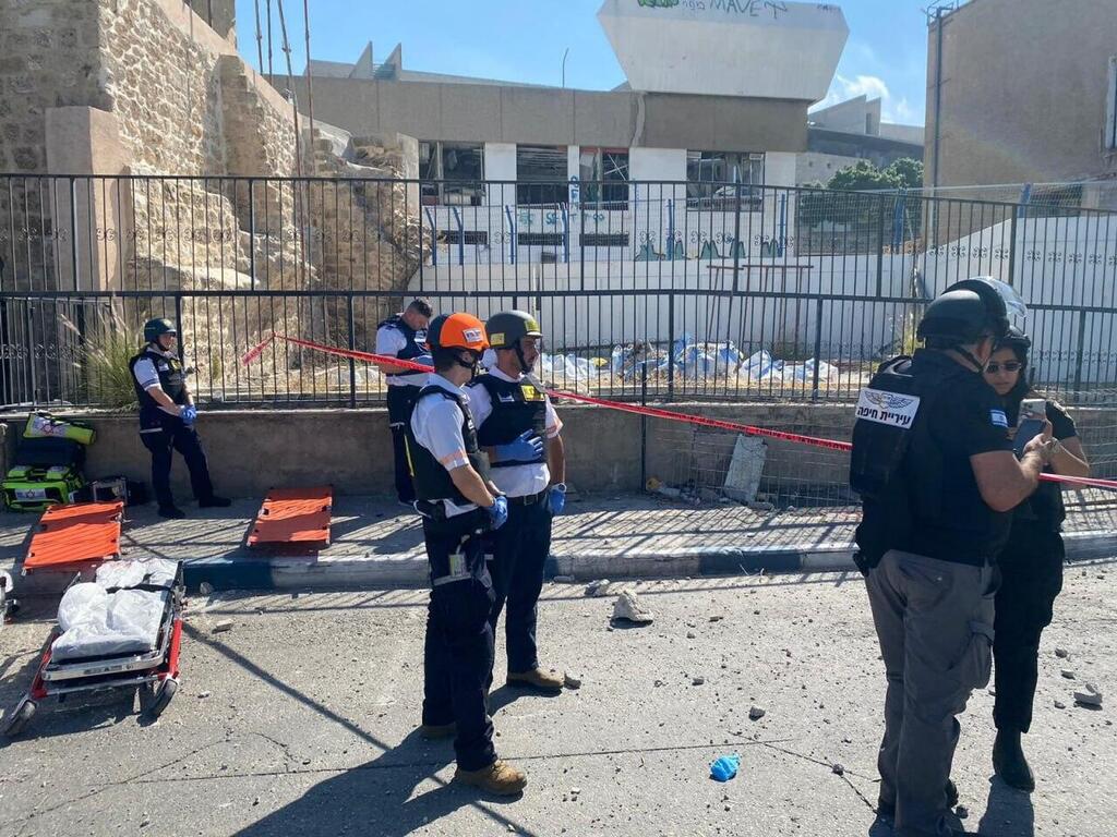 זירת הנפילה בחיפה (צילום: תיעוד מבצעי מד"א) זירת הנפילה בחיפה