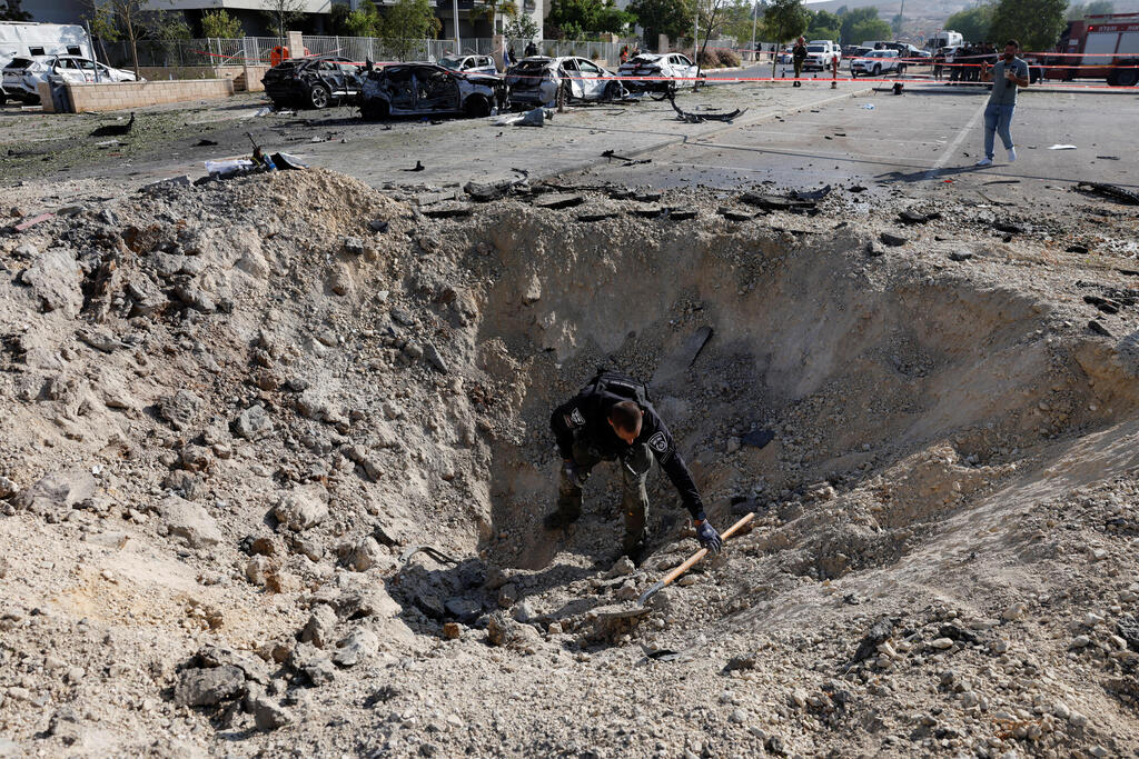 זירת הנפילה בבאר שבע, הובקר (צילום: REUTERS/Amir Cohen) זירת הנפילה בבאר שבע