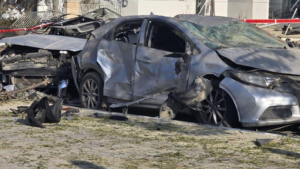 הזירה בבאר שבע (צילום: מאיר אבן חיים ) תיעוד הנפילה בבאר שבע
