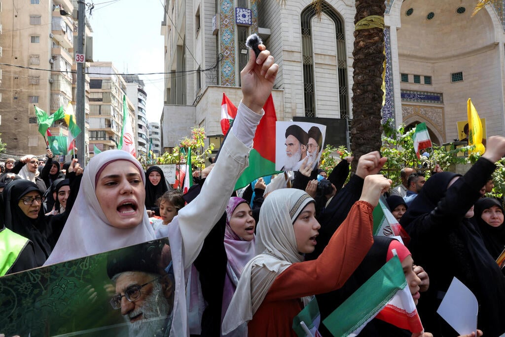 Pro-Palestinian rally in Tehran (Photo: REUTERS/Mohamed Azakir) הפגנת תמיכה באיראן בביירות, לבנון