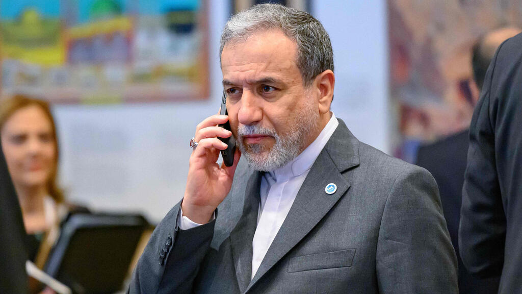 Iranian Foreign Minister Abbas Araghchi (Photo: Mehmet Guzel/AP) עבאס עראקצ'י שר החוץ של איראן בכינוס באיסטנבול של הארגון לשיתוף פעולה איסלאמי