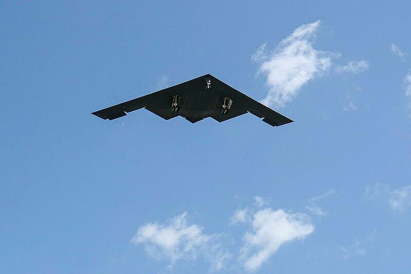 צילום: AP Photo/David Smith מטוס עם פצצת B-2 חוזר לבסיס לאחר התקיפה באיראן